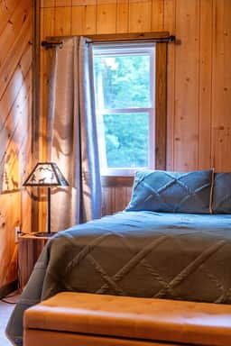 Whispering Pines Retreat - Image 4