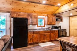 Whispering Pines Retreat - Image 3