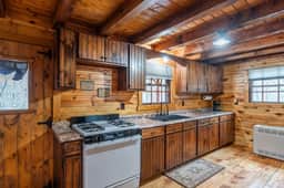 Wildlife Cabin · Wildlife Cabin - Image 4