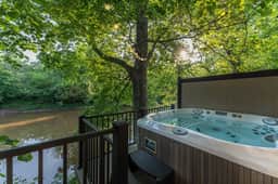 White Oak Cottage - Image 2