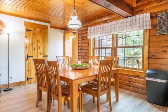 Maple Leaf Cabin - Image 3