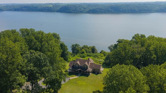River Haven with Hot Tub - Image 1
