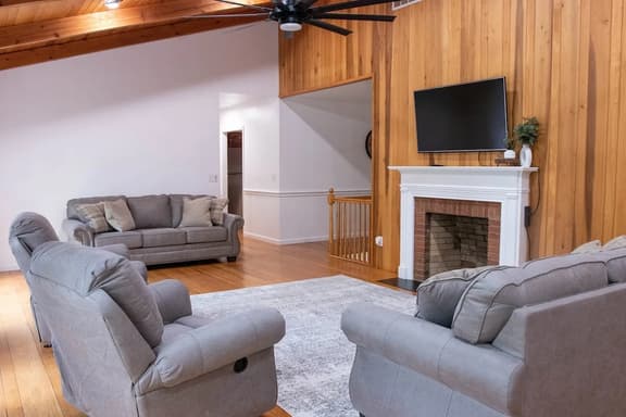 Hunter's Cove · 3BR 3 Bath home with hot tub next to Cave Run La - Image 1